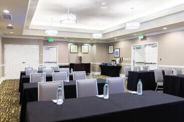 هتل Holiday Inn Express Savannah   Historic District