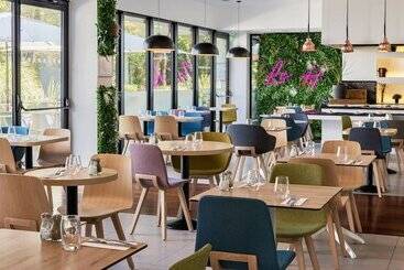 هتل Holiday Inn Marseille Airport, An Ihg