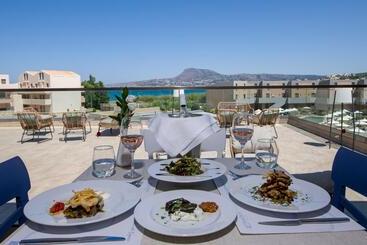 هتل Kiani Beach Resort Family All Inclusive