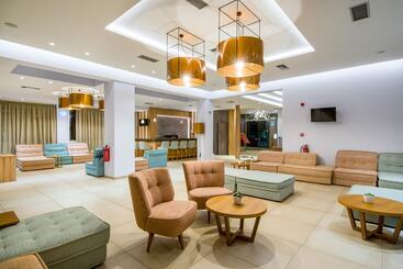 هتل Kiani Beach Resort Family All Inclusive
