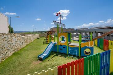هتل Kiani Beach Resort Family All Inclusive