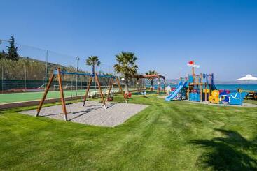 هتل Kiani Beach Resort Family All Inclusive