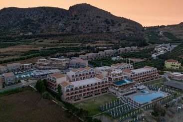 هتل Kiani Beach Resort Family All Inclusive