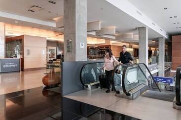هتل Marriott Montreal Airport In Terminal