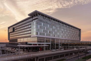 هتل Marriott Montreal Airport In Terminal
