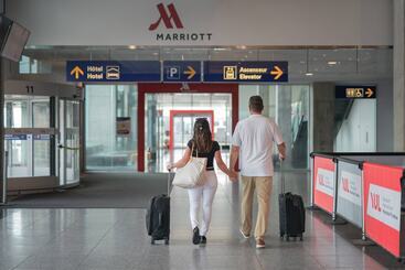 هتل Marriott Montreal Airport In Terminal