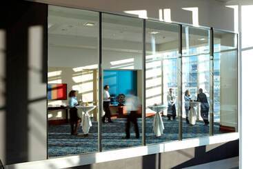 هتل Marriott Montreal Airport In Terminal