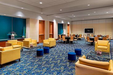 هتل Marriott Montreal Airport In Terminal