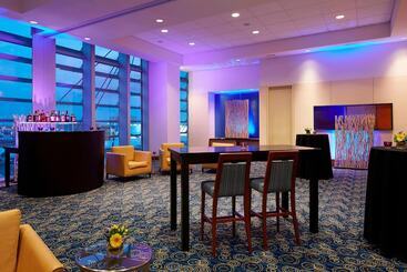 هتل Marriott Montreal Airport In Terminal