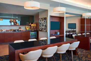 هتل Marriott Montreal Airport In Terminal