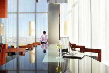 هتل Marriott Montreal Airport In Terminal