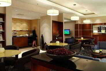 هتل Marriott Montreal Airport In Terminal