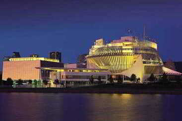 هتل Marriott Montreal Airport In Terminal