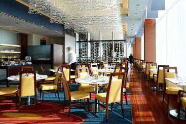 هتل Marriott Montreal Airport In Terminal