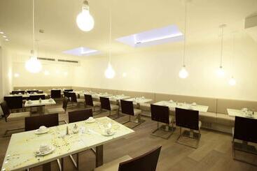 Hotel Pure White