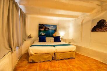 هتل S´hostal D´esporles