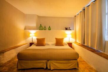 هتل S´hostal D´esporles