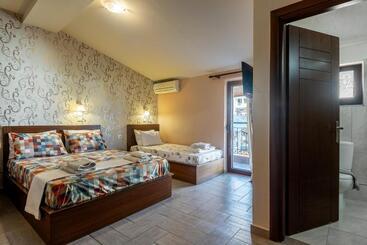 هتل Toti Boutique Rooms