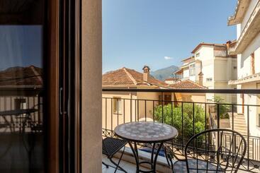 هتل Toti Boutique Rooms