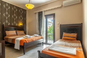 هتل Toti Boutique Rooms