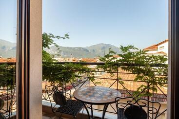 هتل Toti Boutique Rooms