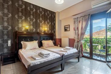 هتل Toti Boutique Rooms
