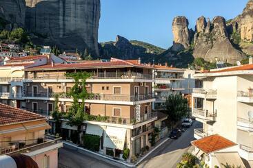 هتل Toti Boutique Rooms