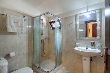 هتل Toti Boutique Rooms