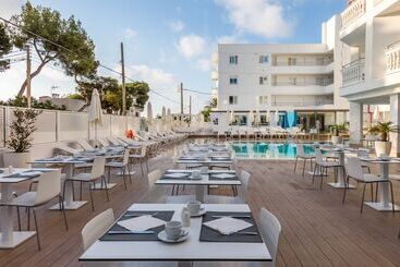 هتل Triton Beach