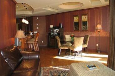 The Royal Kelowna   Bellstar Hotels & Resorts