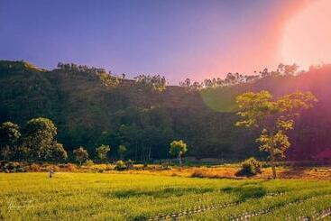 تختخواب و صبحانه Alam Bali Lake View