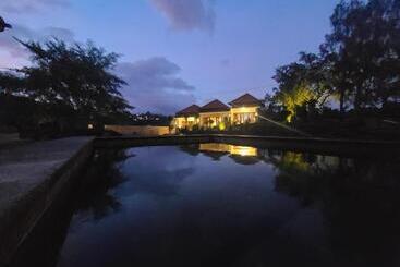 تختخواب و صبحانه Alam Bali Lake View