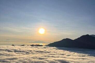 تختخواب و صبحانه Alam Bali Lake View
