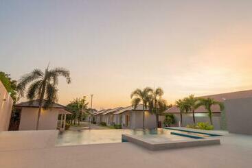 Отель Akard Private Villas Sattahip