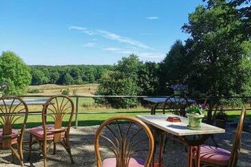 تختخواب و صبحانه La Villa Du Pré Du Cerf