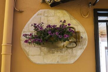 تختخواب و صبحانه Roberto S Guest House