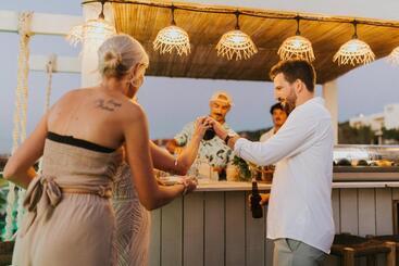 تختخواب و صبحانه We Surf House