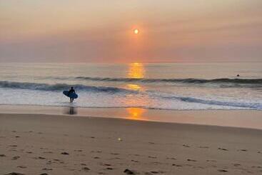 تختخواب و صبحانه We Surf House