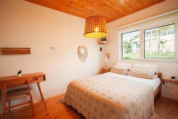 تختخواب و صبحانه We Surf House
