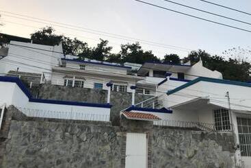 هتل Sociedad Y Maristas