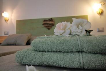 تختخواب و صبحانه Il Rosale A Celle Ligure