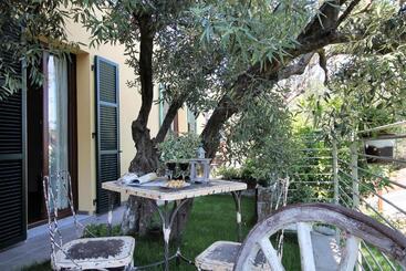 تختخواب و صبحانه Il Rosale A Celle Ligure