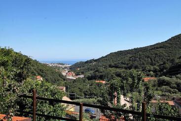 تختخواب و صبحانه Il Rosale A Celle Ligure