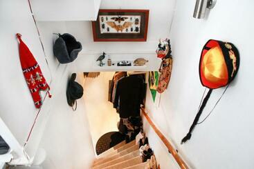 تختخواب و صبحانه The Cozy Little House