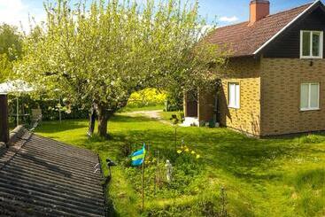 تختخواب و صبحانه The Cozy Little House