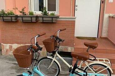 تختخواب و صبحانه Flyhouse Fiumicino