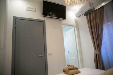 تختخواب و صبحانه Flyhouse Fiumicino