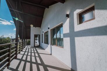 پانسیون Sunset Inn