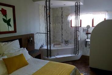 تختخواب و صبحانه Flight Inn