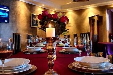 تختخواب و صبحانه Flight Inn